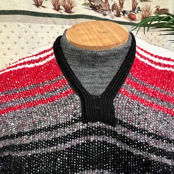 Handwoven textile Serape poncho - Picture 3 of 4